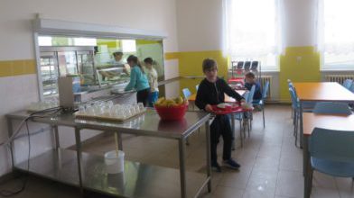 Školní jídelna ZŠ Rudník — výdej obědů